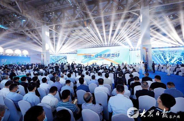 2023年職業(yè)教育活動(dòng)周全國(guó)啟動(dòng)儀式暨全國(guó)職業(yè)院校技能大賽開幕式舉行